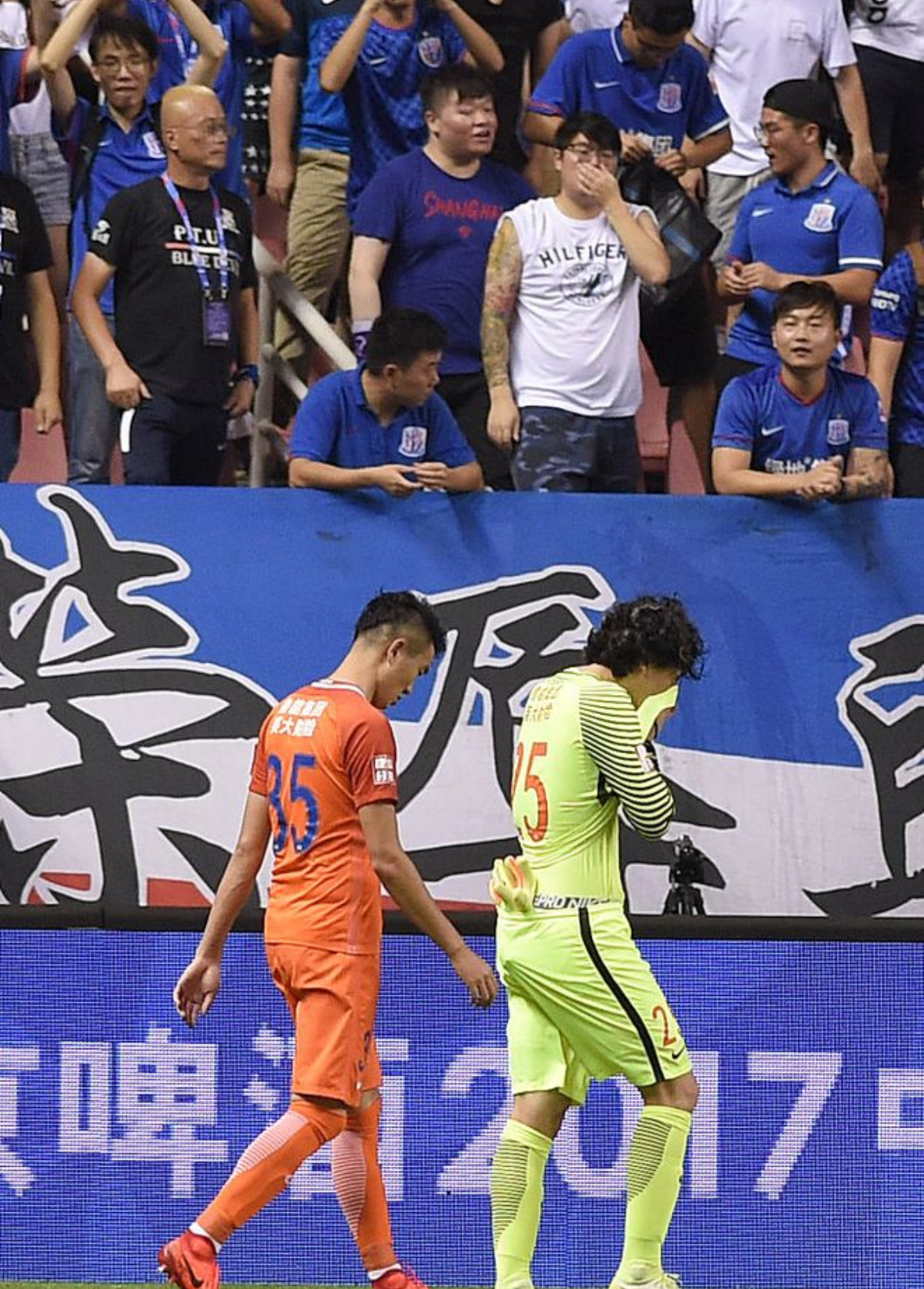 包含中超清晨再迎强敌；那不勒斯调整名单；主帅态度——质疑声仍在；训练强度明显提升的词条