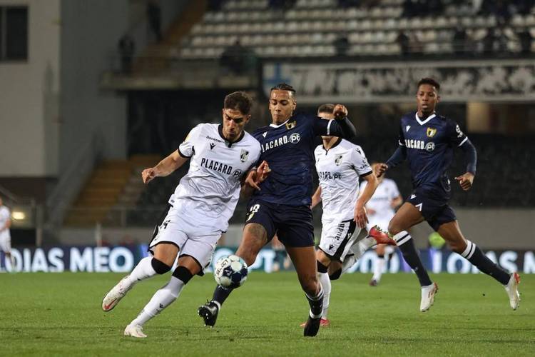 九游体育-转会期NBA季后赛传出新动向，本菲卡战术微调，管理层表态——气氛紧张，资深球员宣示担当的简单介绍