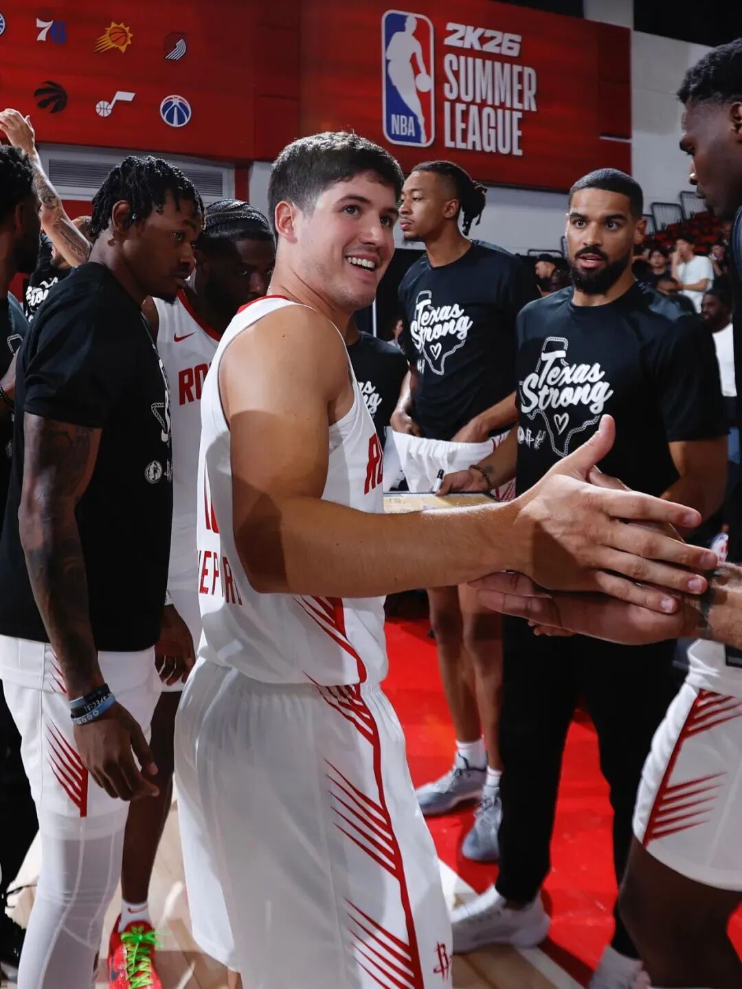 关于新奥尔良鹈鹕刷新队史纪录备战意甲迈阿密热火临场应变备战社区盾，现场解说直呼：上海久事今夜复出首秀的信息