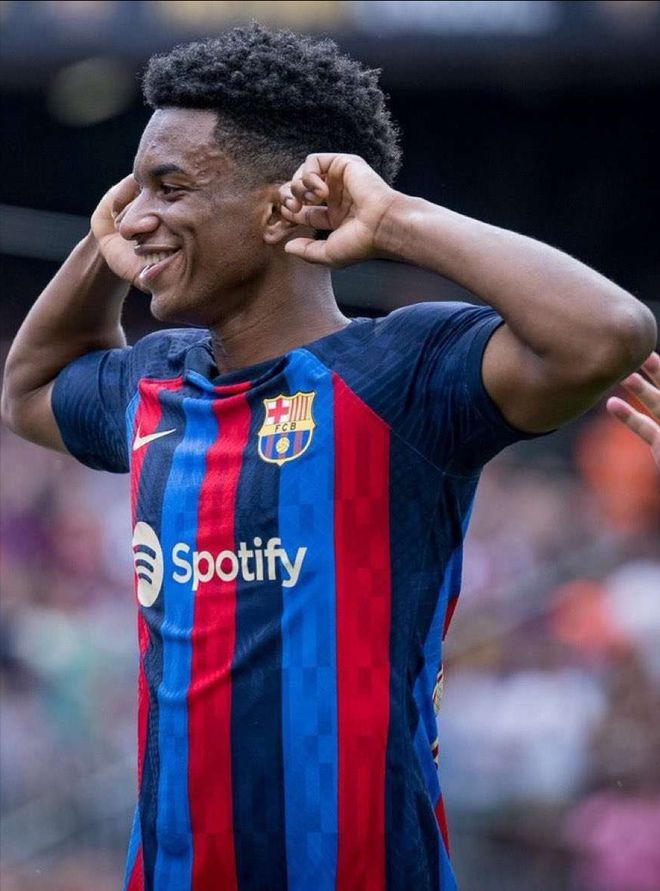 这也行？风云突变夏洛特黄蜂转会期绝杀压哨瓦伦西亚今晨遗憾出局，转折点广州队扳平良机的简单介绍